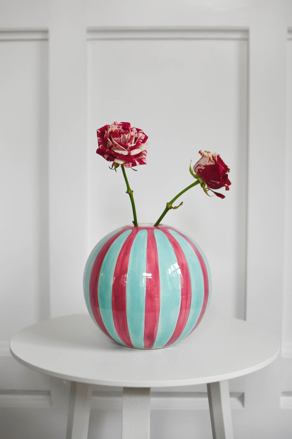 Cirkus vase med striber, turkis/rød - Ø19,5 cm.